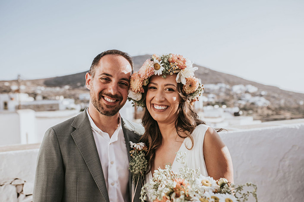 Wildly romantic wedding in Folegandros with beautiful dahlias | Stavrieta & Markos
