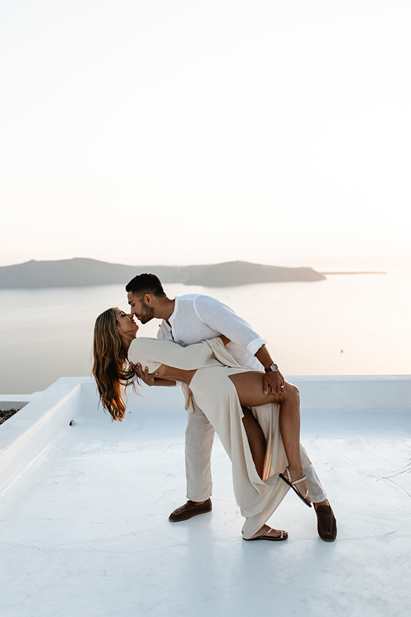 beautiful-honeymoon-photoshoot-santorini_10