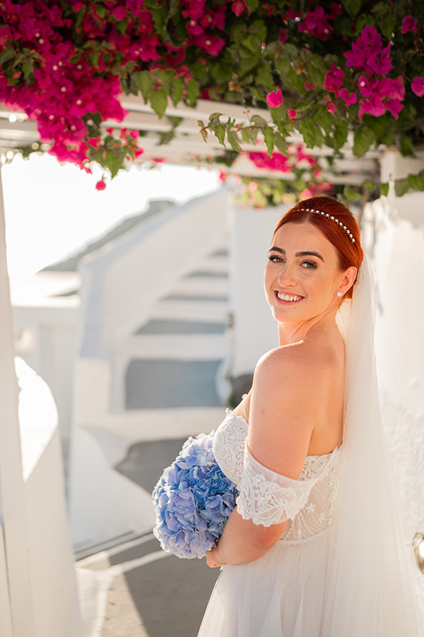 stunning-summer-wedding-santorini-blue-hydrangeas_02