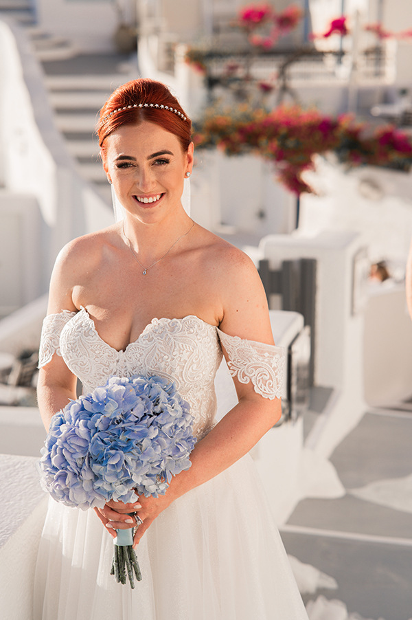 stunning-summer-wedding-santorini-blue-hydrangeas_05