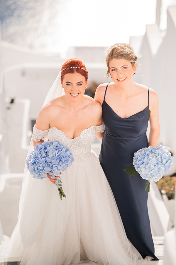 stunning-summer-wedding-santorini-blue-hydrangeas_09