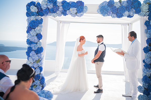 stunning-summer-wedding-santorini-blue-hydrangeas_17