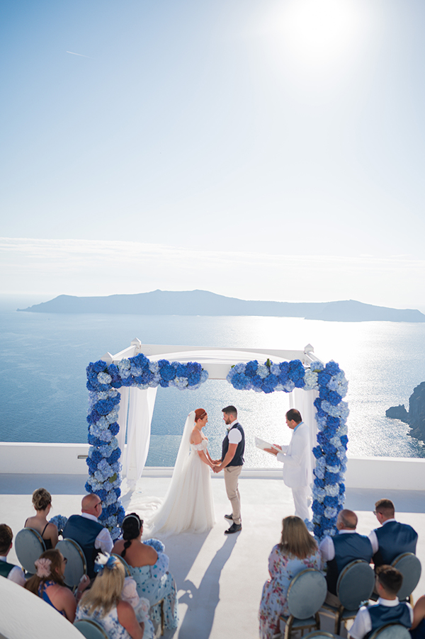 stunning-summer-wedding-santorini-blue-hydrangeas_18