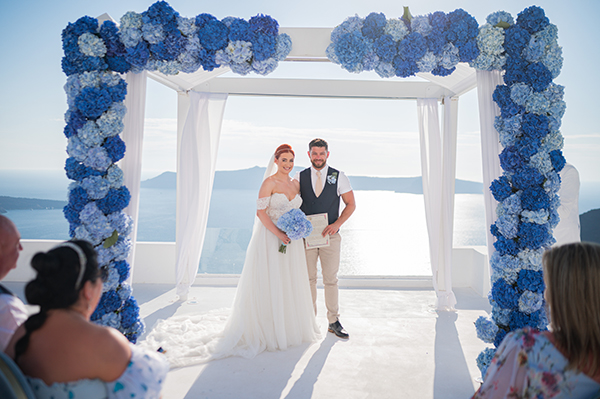 stunning-summer-wedding-santorini-blue-hydrangeas_20