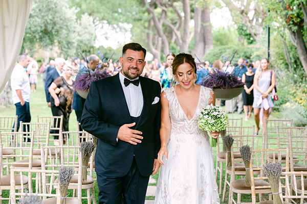 Charming summer wedding in Athens with lilac blooms | Lela & Efthimios