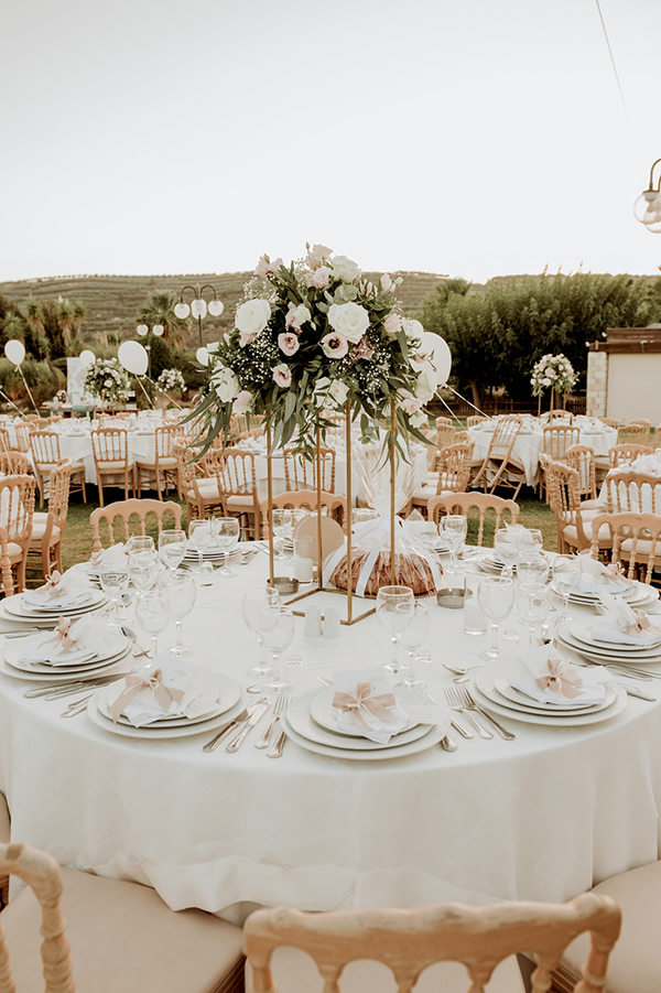 romantic-chic-summer-wedding-crete-white-pink-roses_25x