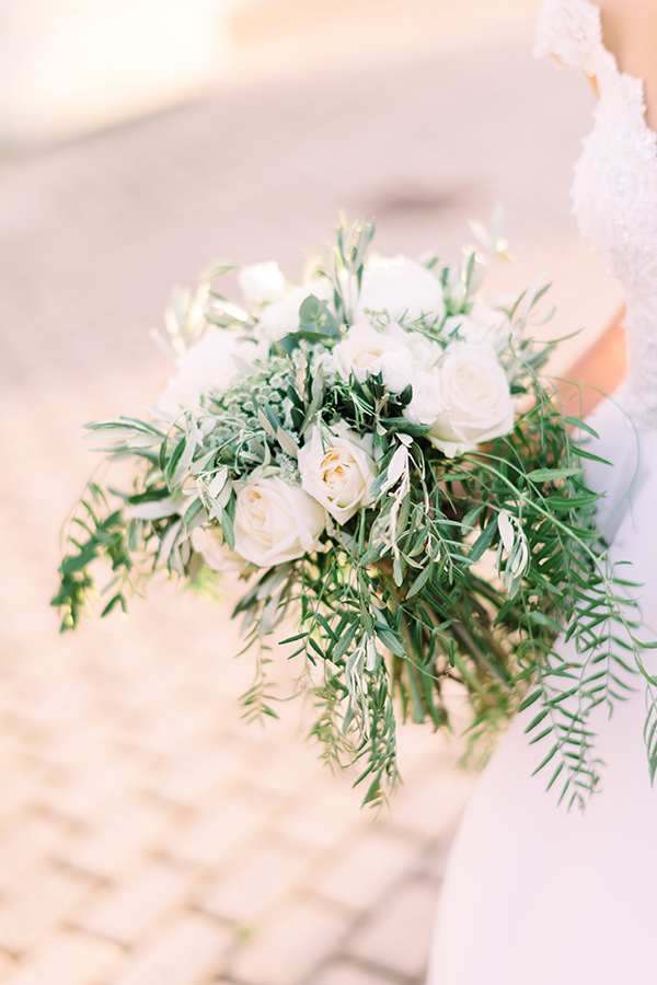 romantic-chic-wedding-decoration-ideas-white-blooms-lush-greeneries_02x
