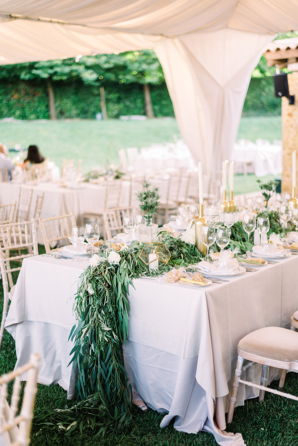 romantic-chic-wedding-decoration-ideas-white-blooms-lush-greeneries_10