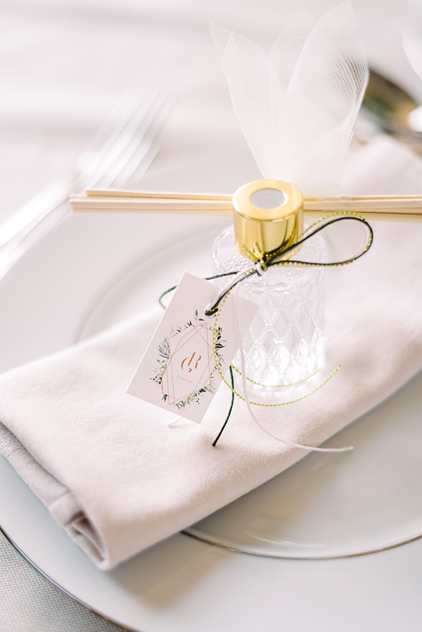 romantic-chic-wedding-decoration-ideas-white-blooms-lush-greeneries_16
