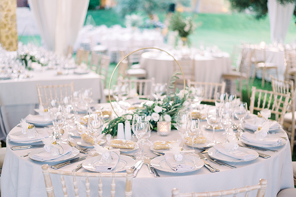 romantic-chic-wedding-decoration-ideas-white-blooms-lush-greeneries_18