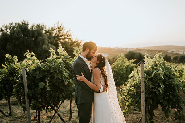 Rustic summer wedding in Crete with dried flowers | Jodie & Michael