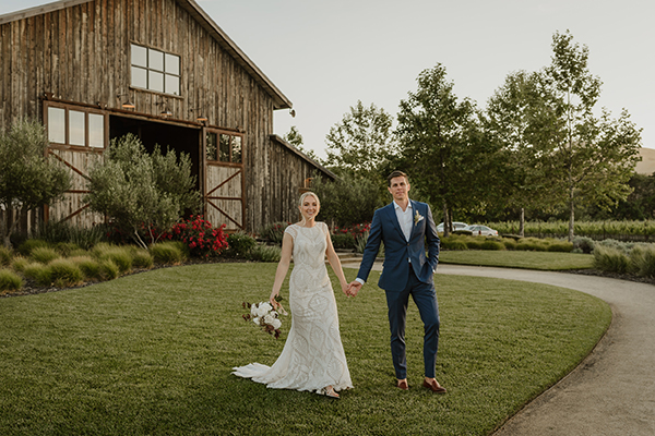 A lush barn venue spring wedding in Green Valley, CA | Lexie & Tyler