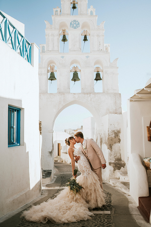 Summer wedding in Santorini with delicate hues | Daisy & Kyle