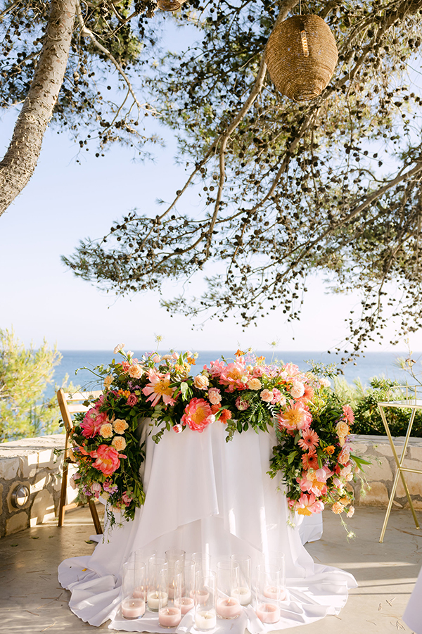 fresco-summer-wedding-kefalonia-colorful-flowers_23