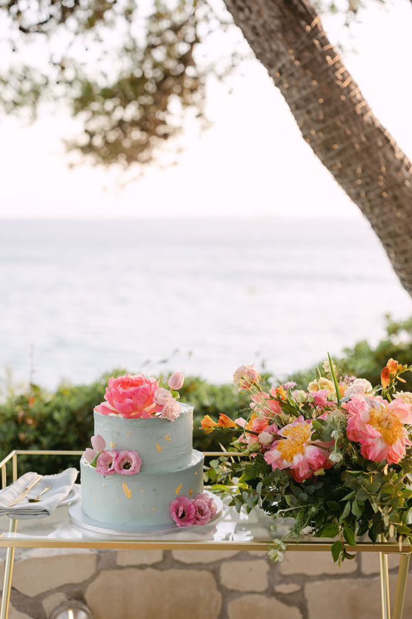 fresco-summer-wedding-kefalonia-colorful-flowers_29