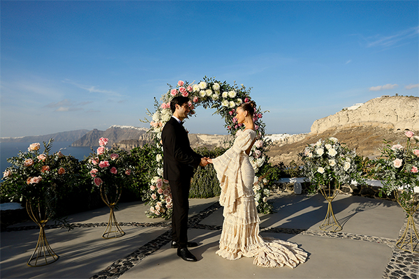 Gorgeous styled shoot in Santorini with lush florals
