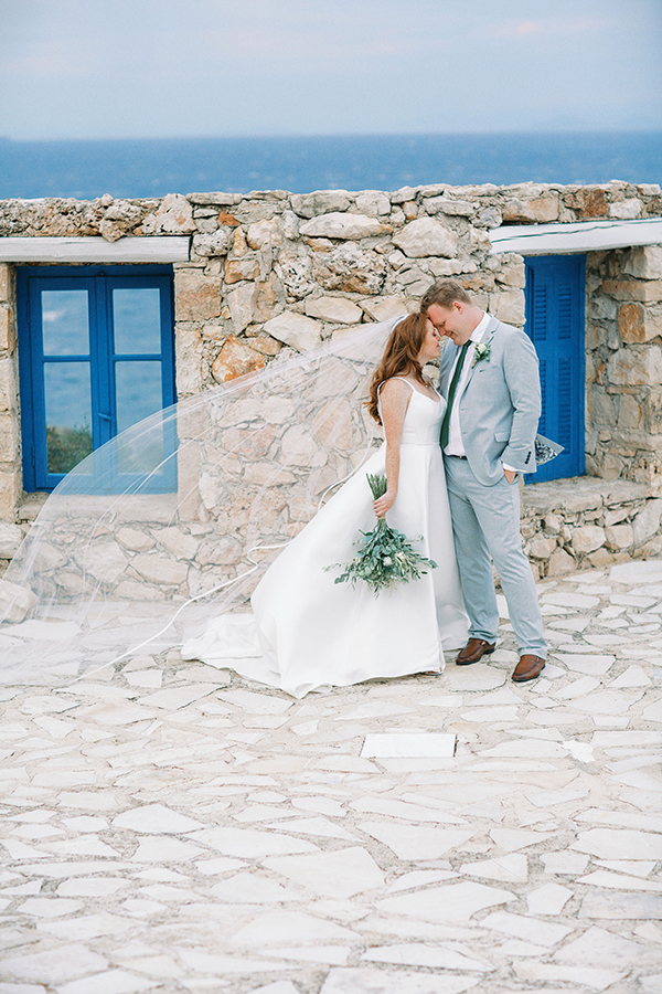 intimate-destination-wedding-zakynthos-white-flowers_15