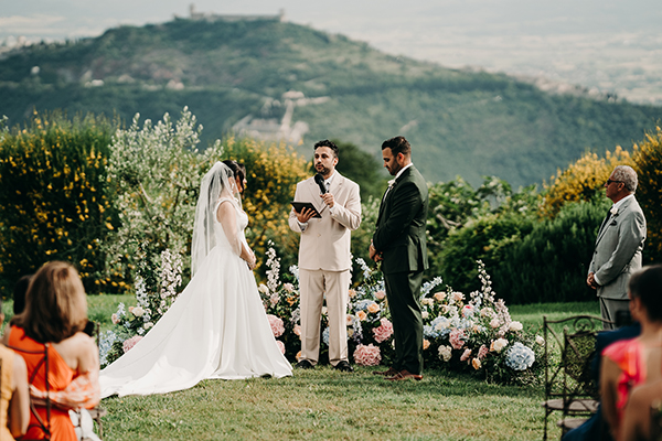 Romantic wedding in Umbria overflowing with lovely details | Maggie & Frank
