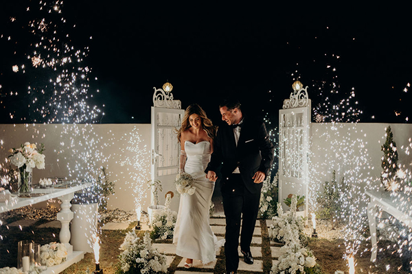 Stylish fall wedding in Naxos Island with white florals | Marianna & Markos