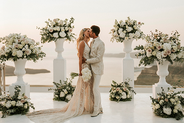 elegant-floral-filled-wedding-in-santorini_01x
