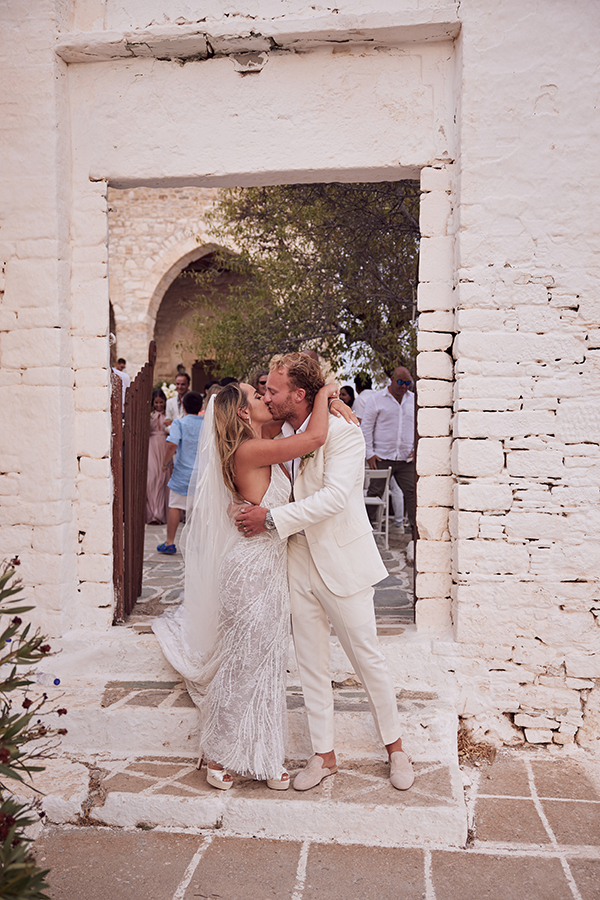 lovely-intimate-wedding-gorgeous-greek-island-folegandros_24