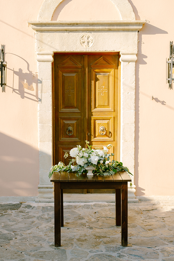 rustic-chic-wedding-crete-white-florals_34