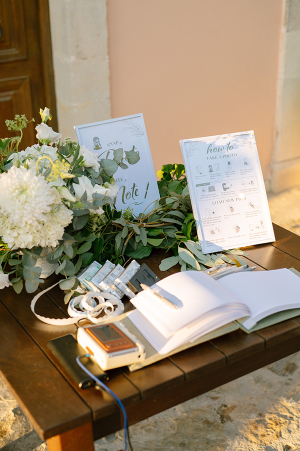 rustic-chic-wedding-crete-white-florals_35