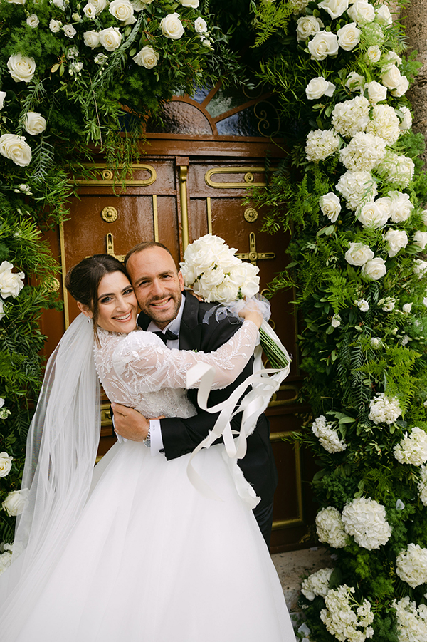 fairytale-wedding-kefalonia-beautiful-white-florals_01