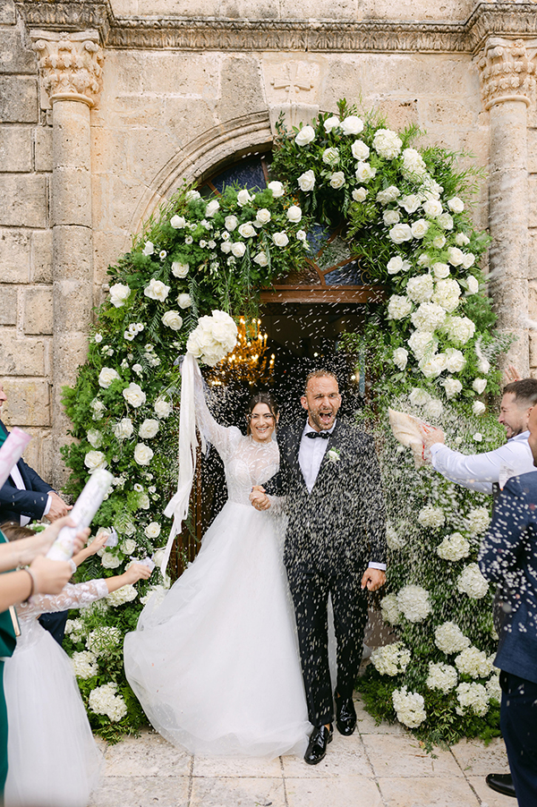 fairytale-wedding-kefalonia-beautiful-white-florals_20
