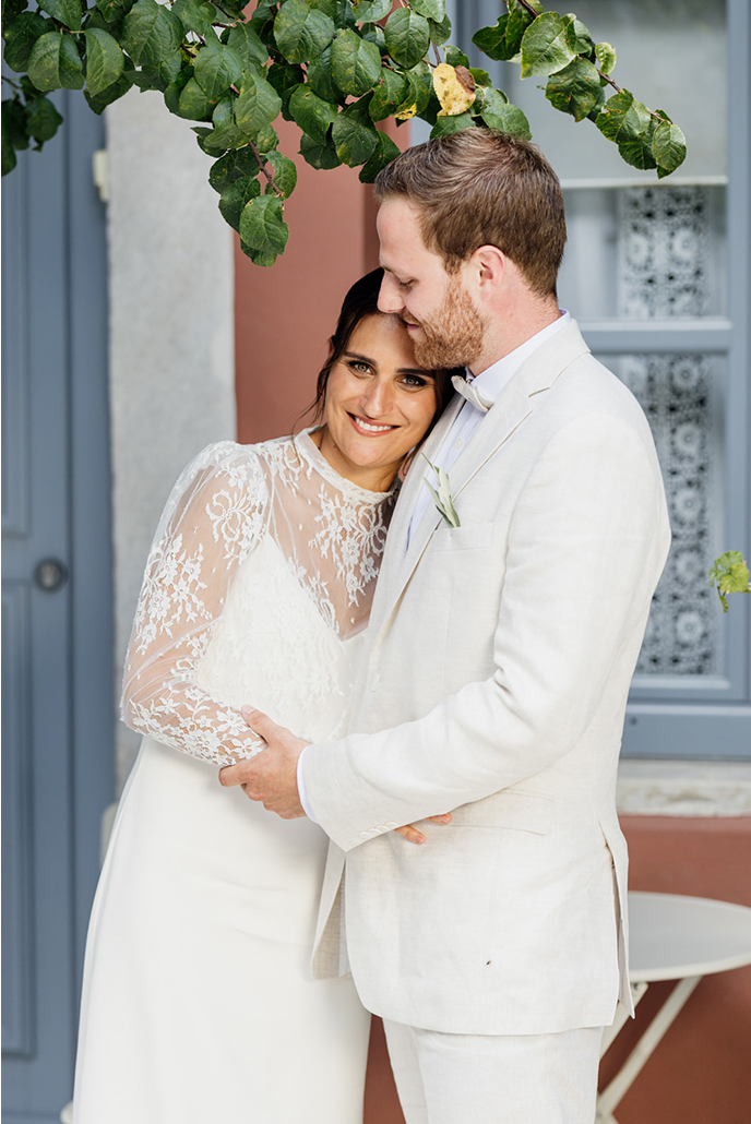 Romantic destination wedding in Naxos with lovely details | Julie & Nicolas