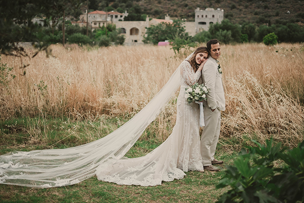 Rustic chic wedding in Mani with neutral colors  | Marie & Yanni