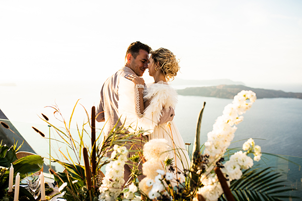 Gorgeous styled shoot in Santorini with chic details